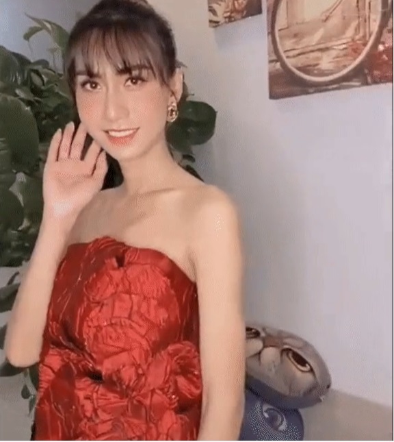 Lynk Lee ngày càng nữ tính và xinh đẹp hơn. Ảnh cắt từ video Lynk Lee ngày càng nữ tính và xinh đẹp hơn. Ảnh cắt từ video