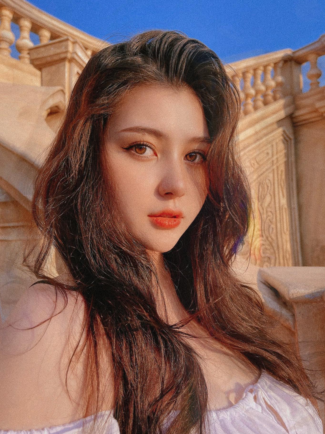 Nhan sắc lai tây của hotgirl múp míp Nhật Anh làm fan xao xuyến. Ảnh FBNV