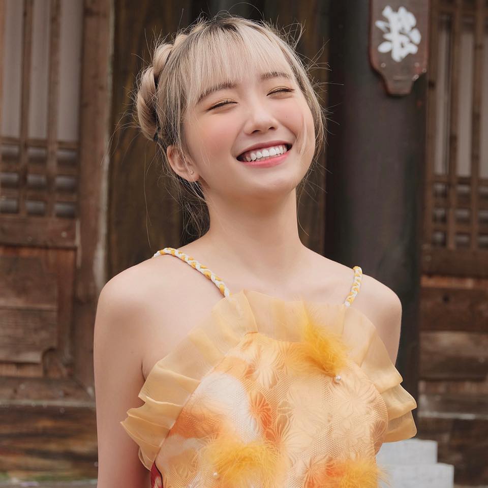 Ban đầu, hotgirl Tiktok Khánh Huyền được cư dân mạng yêu mến bởi vẻ đẹp trong sáng, dễ thương. Ảnh FBNV