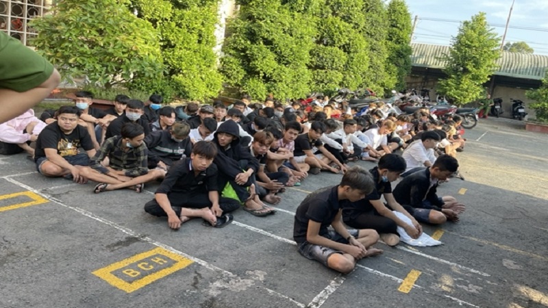 Tin tức pháp luật 24h: Tiền Giang lần đầu khởi tố 'quái xế' đua xe trái phép. Ảnh VTC News Tin tức pháp luật 24h: Tiền Giang lần đầu khởi tố 'quái xế' đua xe trái phép. Ảnh VTC News
