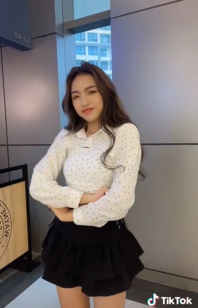 Hotgirl 'trứng rán' Thanh Tâm cover lại đoạn nhạc trong ca khúc của Phí Phương Anh. Ảnh IGNV Hotgirl 'trứng rán' Thanh Tâm cover lại đoạn nhạc trong ca khúc của Phí Phương Anh. Ảnh IGNV