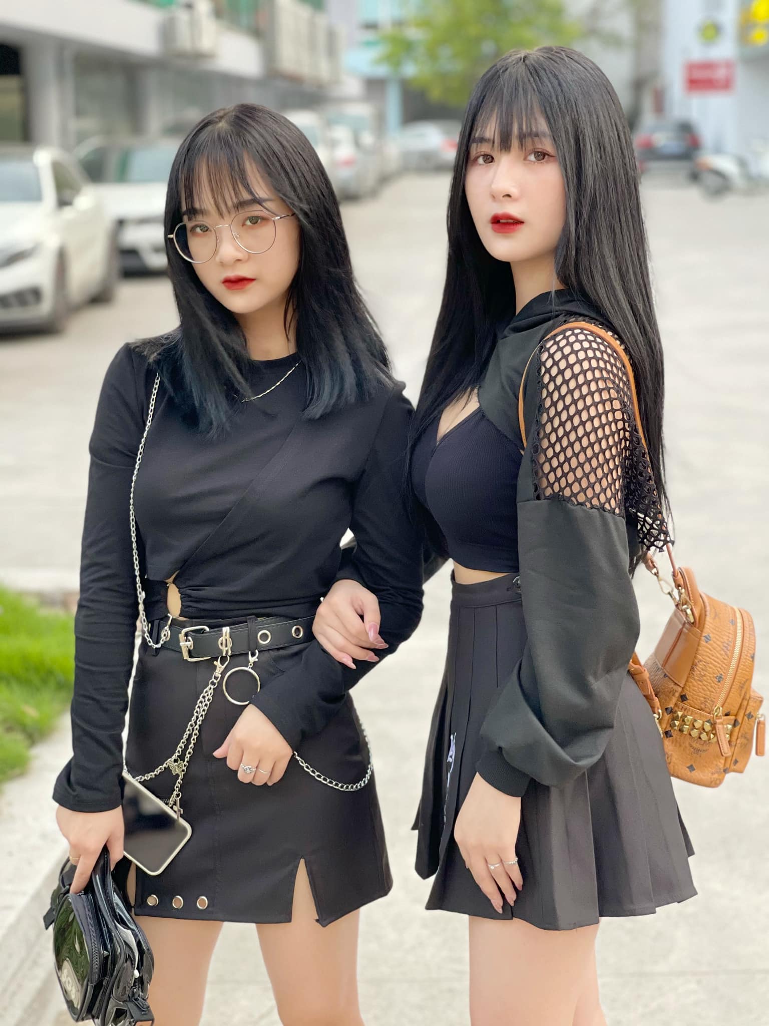 Quỳnh Alee nổi bật với chiều cao hơn hẳn nữ cơ thủ Gấm Kami. Ảnh FBNV