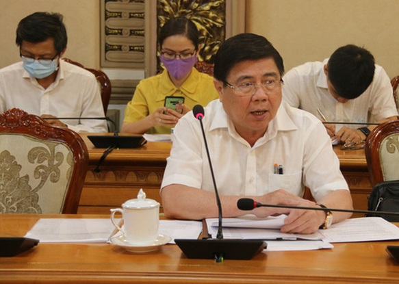 Chủ tịch UBND TP.HCM: 'Dứt khoát dừng bắn pháo hoa, lỡ có chuyện gì ân hận không kịp'. Ảnh Tuổi trẻ Chủ tịch UBND TP.HCM: 'Dứt khoát dừng bắn pháo hoa, lỡ có chuyện gì ân hận không kịp'. Ảnh Tuổi trẻ