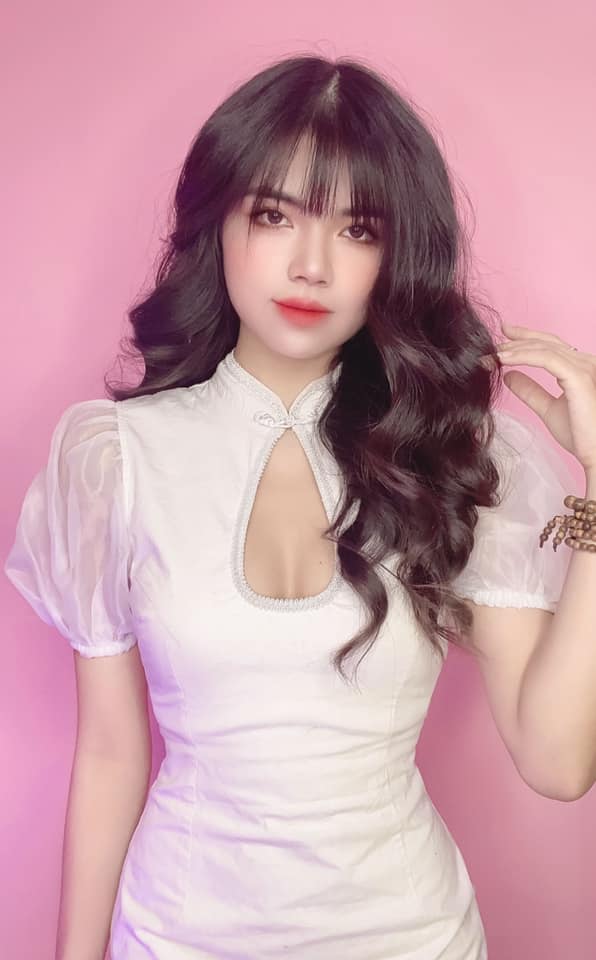 Khoảnh khắc hiếm hoi streamer Mai Dora diện đồ kín đáo. Ảnh FBNV Khoảnh khắc hiếm hoi streamer Mai Dora diện đồ kín đáo. Ảnh FBNV