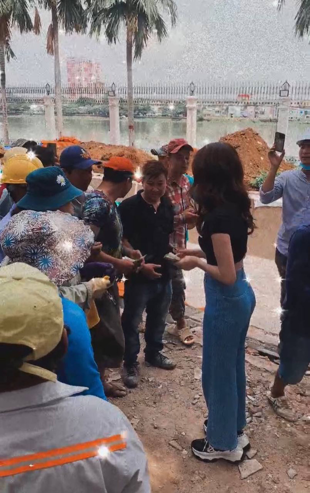 Ngọc Trinh chứng minh sự giàu có và hào phóng của bản thân trong lúc bị Nathan Lee cho rằng sống ảo, Ảnh cắt từ clip