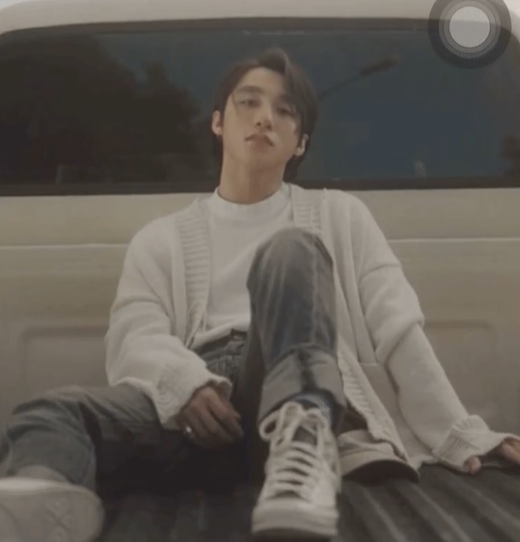 Sơn Tùng bất ngờ thay đổi cách truyền thông cho MV mới bất chấp bị giảm hiệu ứng. Ảnh cắt từ clip