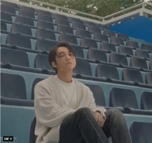 Sơn Tùng khoe nhan sắc điển trai trong đoạn teaser. Ảnh cắt từ clip