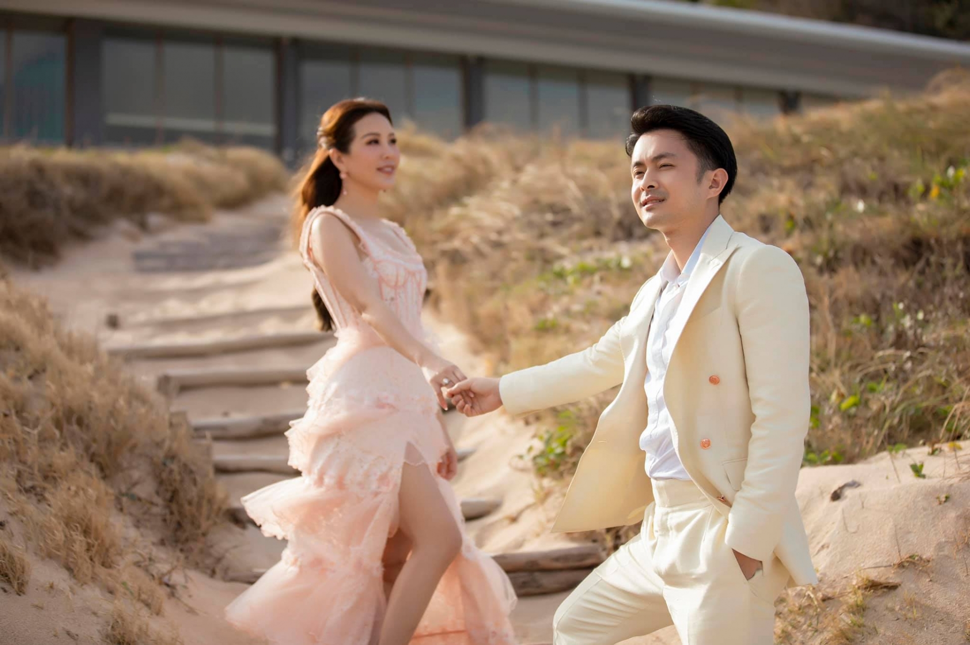 Hoa hậu Thu Hoài tiết lộ chuyện hợp đồng hôn nhân với chồng 'phi công' giữa ồn ào 1