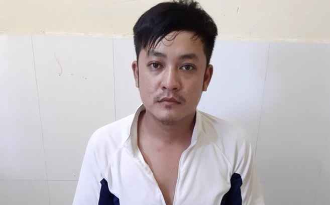 Gã trai trẻ trộm tiền, vé số của cụ bà 70 tuổi rồi mời bạn đi nhậu ở nhà hàng. Ảnh Trí thức trẻ Gã trai trẻ trộm tiền, vé số của cụ bà 70 tuổi rồi mời bạn đi nhậu ở nhà hàng. Ảnh Trí thức trẻ