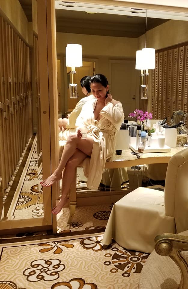 Y Phụng không hổ danh là mỹ nhân gợi cảm nhất thập niên 90, cho đến nay vẫn đầy quyến rũ. Ảnh FBNV Y Phụng không hổ danh là mỹ nhân gợi cảm nhất thập niên 90, cho đến nay vẫn đầy quyến rũ. Ảnh FBNV