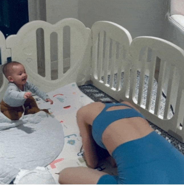 Hồ Ngọc Hà bất chấp phá bỏ hình ảnh sang chảnh lộng lẫy trên sân khấu làm đủ trò để con gái cười. Ảnh cắt từ clip Hồ Ngọc Hà bất chấp phá bỏ hình ảnh sang chảnh lộng lẫy trên sân khấu làm đủ trò để con gái cười. Ảnh cắt từ clip