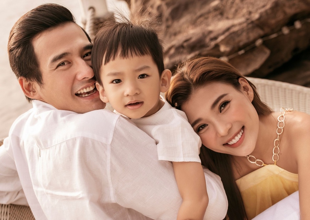 Gia đình hạnh phúc của Lương Thế Thành và Thúy Diễm. Ảnh internet Gia đình hạnh phúc của Lương Thế Thành và Thúy Diễm. Ảnh internet