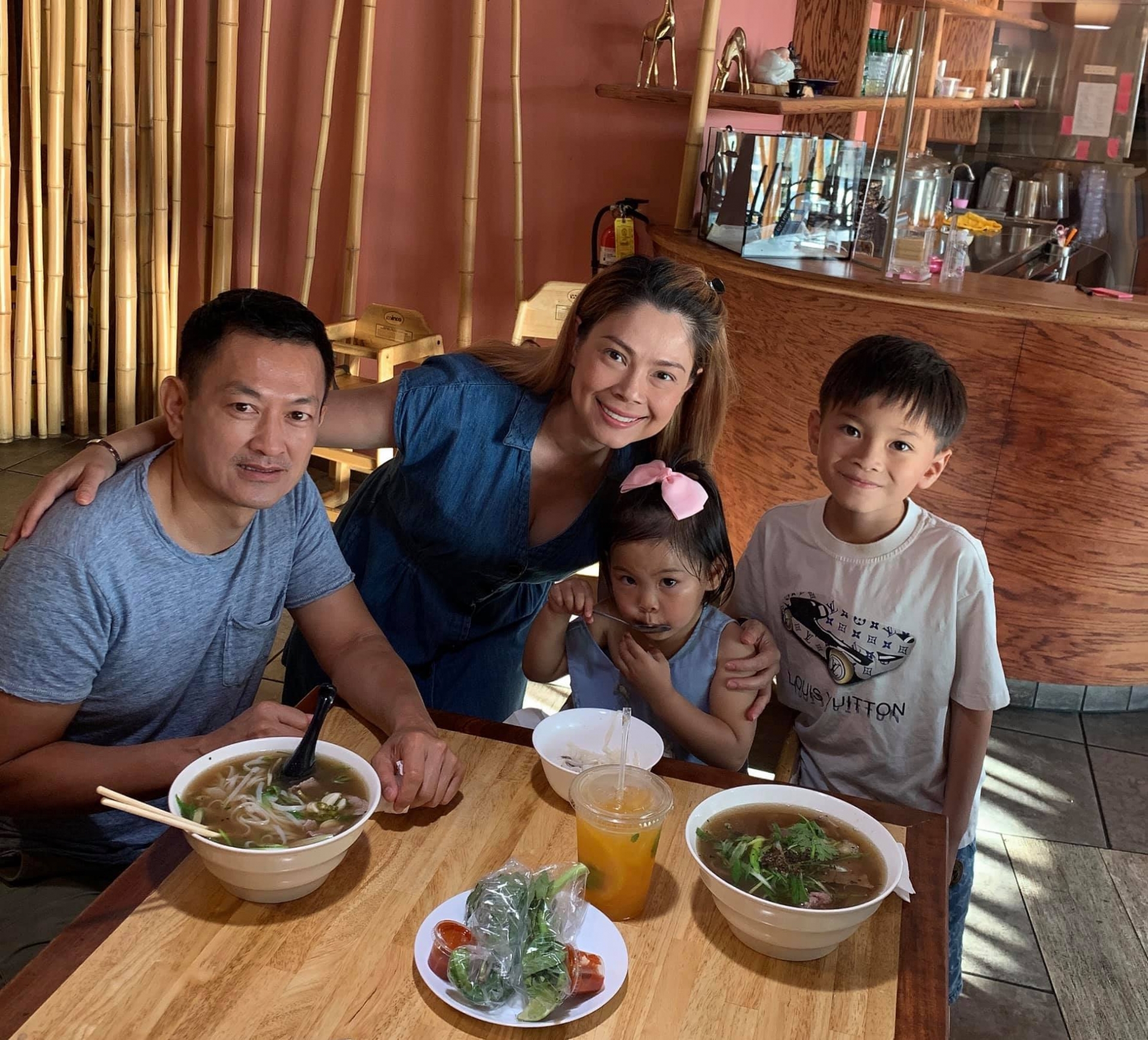 Ca sĩ Thanh Thảo lộ góc khuất hôn nhân với chồng Việt kiều, chấp nhận nhún nhường vì hạnh phúc 4 Ca sĩ Thanh Thảo lộ góc khuất hôn nhân với chồng Việt kiều, chấp nhận nhún nhường vì hạnh phúc 4
