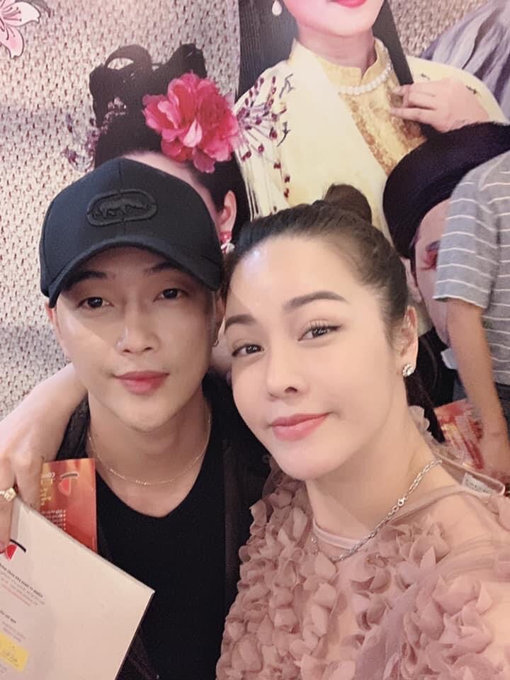 Cư dân mạng soi ra dấu vết tình yêu trên cơ thể người tình kém tuổi của Nhật Kim Anh 2 Cư dân mạng soi ra dấu vết tình yêu trên cơ thể người tình kém tuổi của Nhật Kim Anh 2