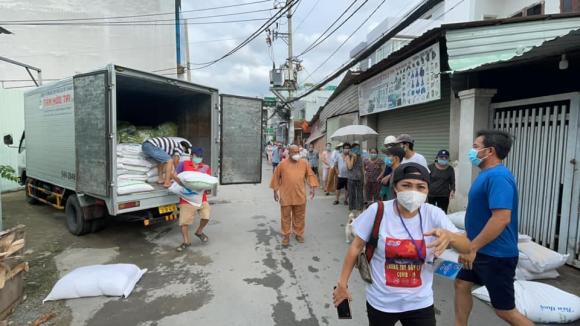 Ca sĩ Phương Thanh nhận cơn mưa lời khen vì việc làm ý nghĩa. Ảnh internet Ca sĩ Phương Thanh nhận cơn mưa lời khen vì việc làm ý nghĩa. Ảnh internet