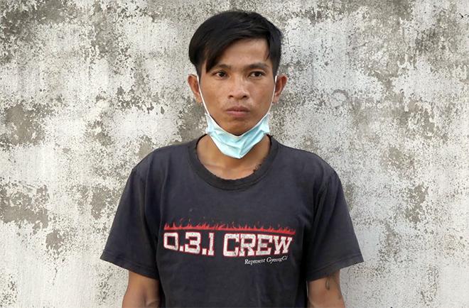 Vờ sửa xe giúp cô gái cướp tài sản. Ảnh Dân Việt Vờ sửa xe giúp cô gái cướp tài sản. Ảnh Dân Việt
