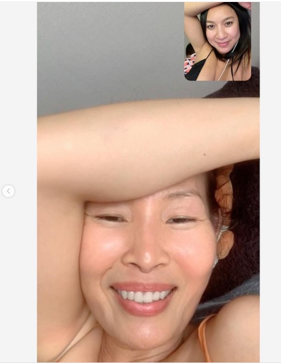Y Phụng - người tình Lý Hùng lộ mặt mộc qua video call, nhan sắc vẫn vô cùng xinh đẹp và quyến rũ. Ảnh IGNV Y Phụng - người tình Lý Hùng lộ mặt mộc qua video call, nhan sắc vẫn vô cùng xinh đẹp và quyến rũ. Ảnh IGNV