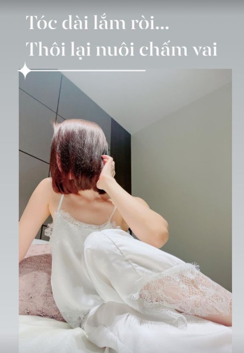 Lệ Quyên lại thách thức khoe ảnh 'giường chiếu', cư dân mạng nhìn mà phát tức vì góc chụp quá hiểm 2 Lệ Quyên lại thách thức khoe ảnh 'giường chiếu', cư dân mạng nhìn mà phát tức vì góc chụp quá hiểm 2