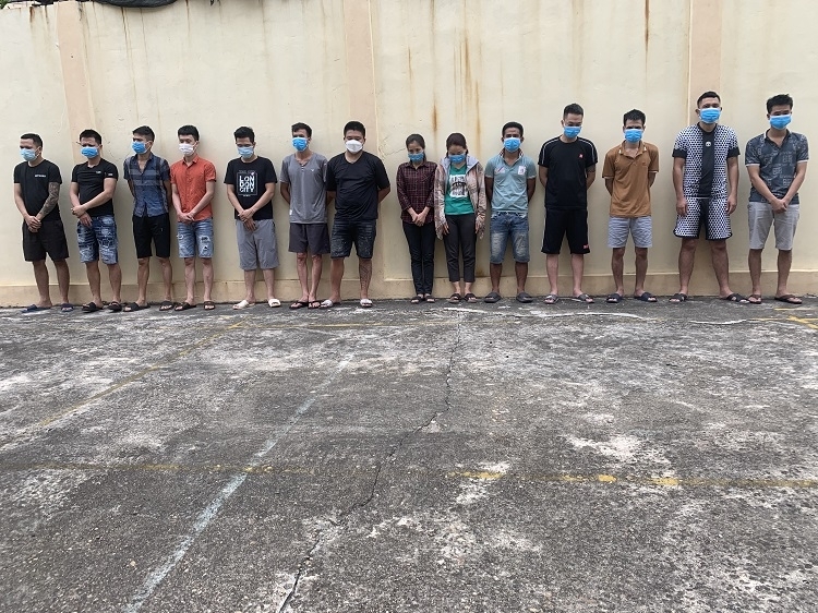 Tin tức pháp luật 24h: Bắt quả tang 14 người đánh bạc giữa mùa dịch ở Vĩnh Phúc. Ảnh Vietnamnet