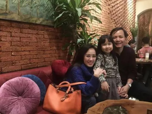 Lần hiếm hoi BTV Hoài Anh cho ông xã 'lên sóng'. Ảnh internet