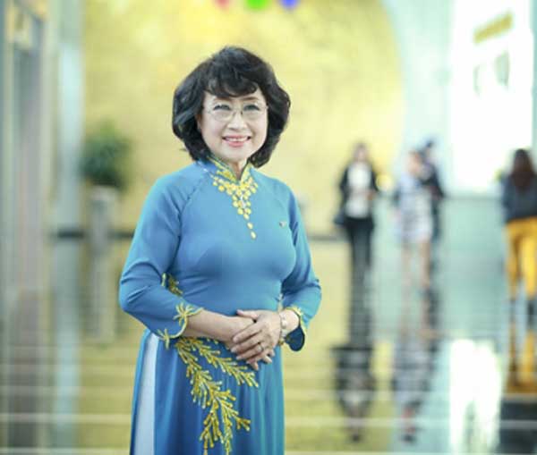 Trải qua nhiều sóng gió, lận đận, NSƯT Kim Tiến đang tận hưởng cuộc sống viên mãn bên gia đình. Ảnh internet Trải qua nhiều sóng gió, lận đận, NSƯT Kim Tiến đang tận hưởng cuộc sống viên mãn bên gia đình. Ảnh internet