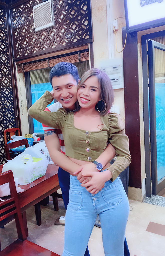 Mạnh Trường luôn yêu thương bà xã hết mực. Ảnh internet Mạnh Trường luôn yêu thương bà xã hết mực. Ảnh internet
