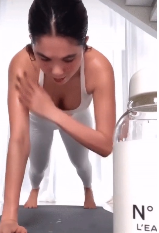 Ngọc Trinh khiến cư dân mạng toát mồ hôi vì đoạn clip với sự cố nhạy cảm 2 Ngọc Trinh khiến cư dân mạng toát mồ hôi vì đoạn clip với sự cố nhạy cảm 2
