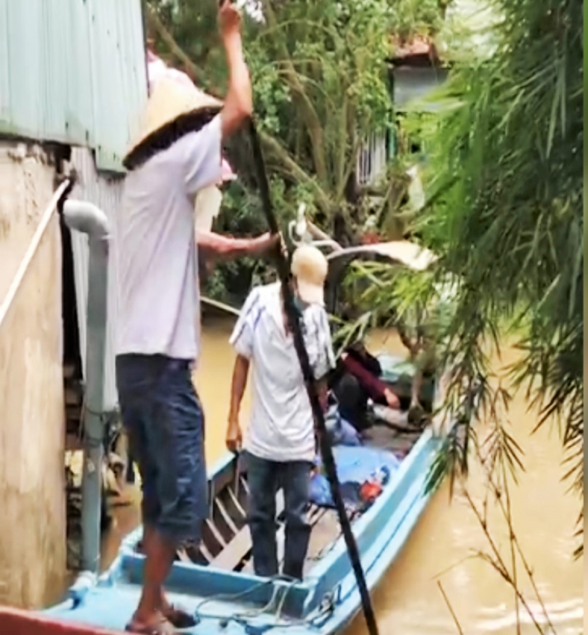 Tin tức pháp luật 24h: Bắt chủ tiệm vàng ở TP.HCM liên quan trùm buôn lậu Mười Tường - Ảnh 3