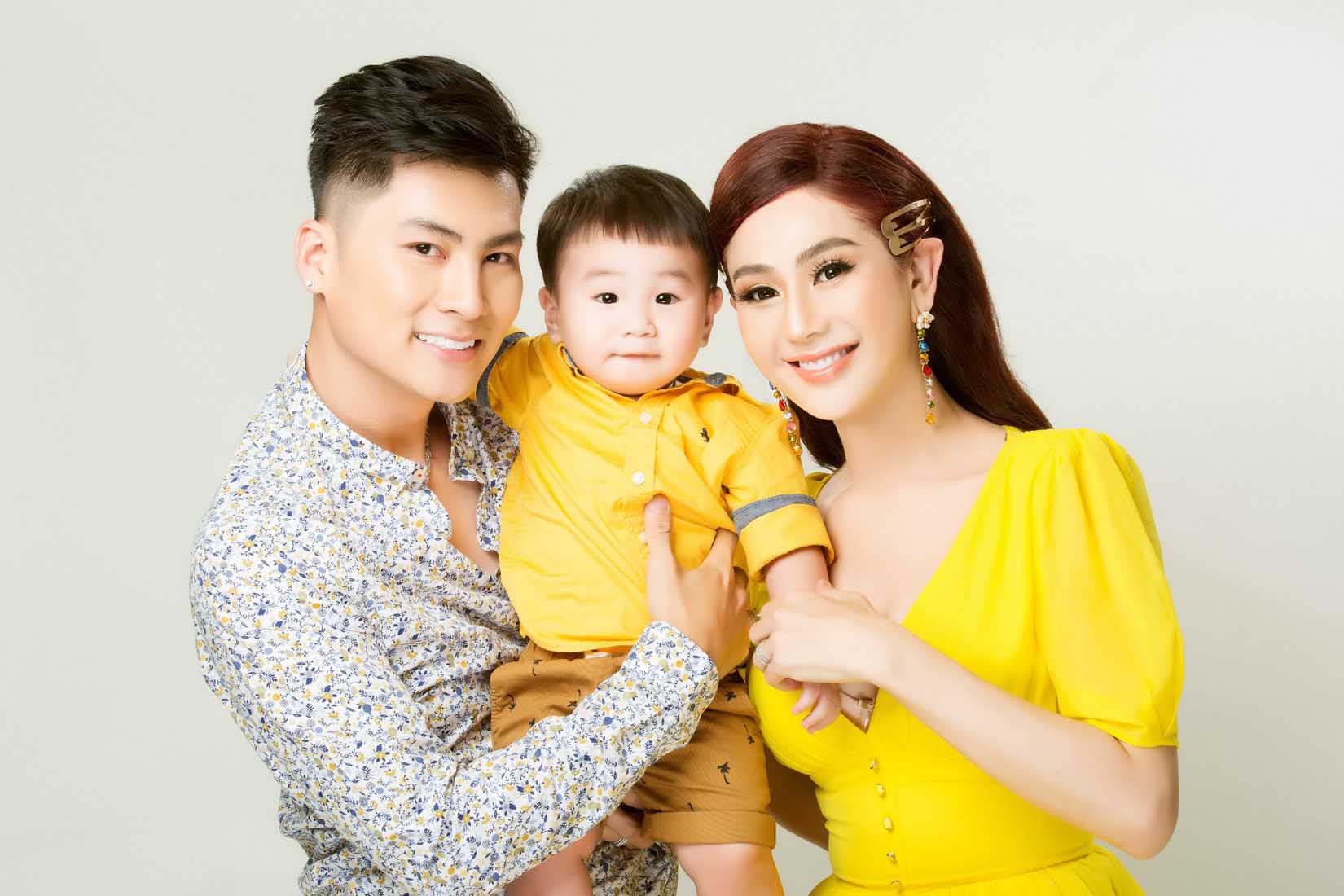 Sợ bị Lâm Khánh Chi 'đuổi' ra khỏi nhà, chồng trẻ có hành động ăn năn hối cải 3 Sợ bị Lâm Khánh Chi 'đuổi' ra khỏi nhà, chồng trẻ có hành động ăn năn hối cải 3