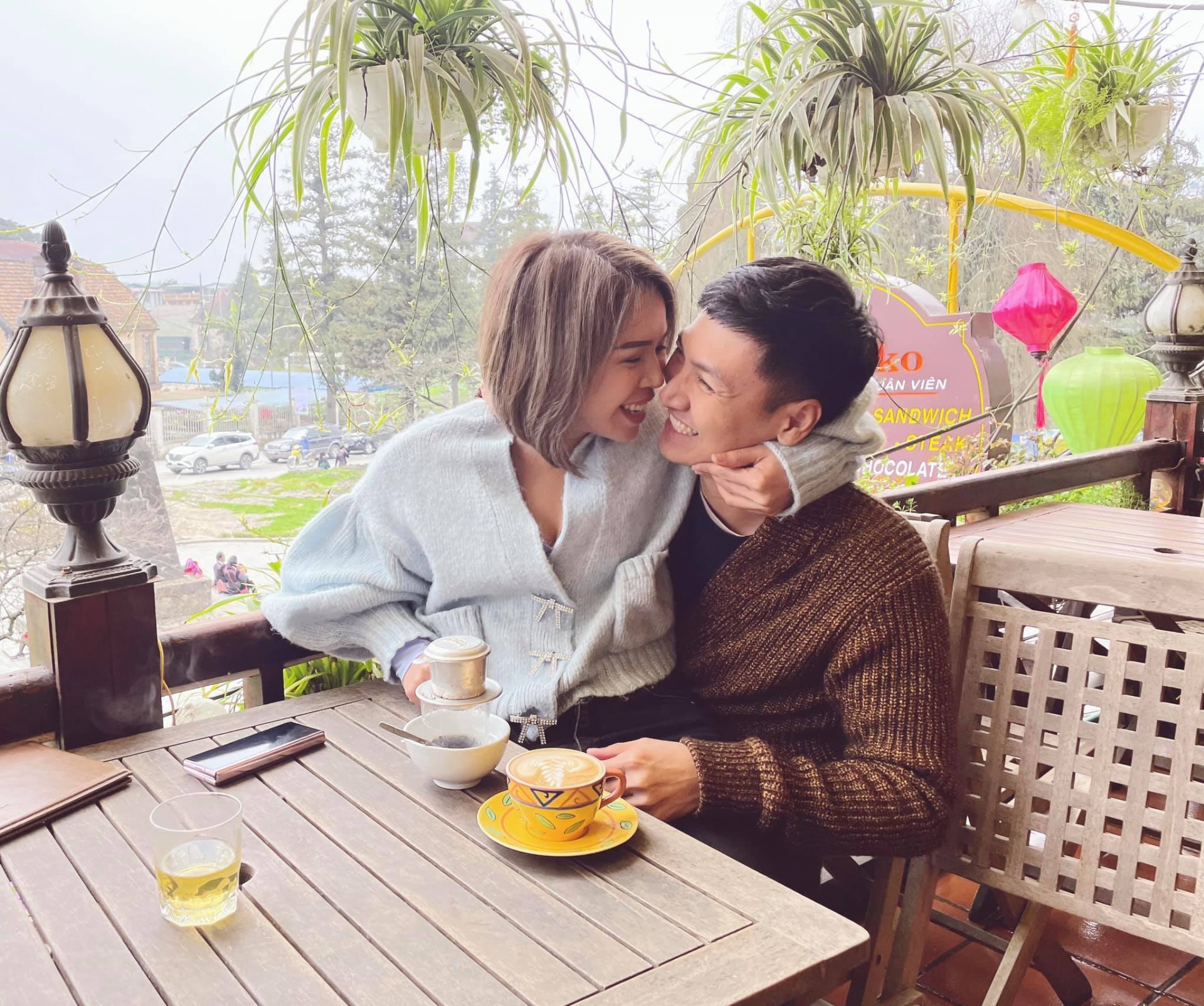 Vợ Mạnh Trường hừng hực tại nhà, để lộ sắc vóc bất ngờ khi học theo Ngọc Trinh 1 Vợ Mạnh Trường hừng hực tại nhà, để lộ sắc vóc bất ngờ khi học theo Ngọc Trinh 1