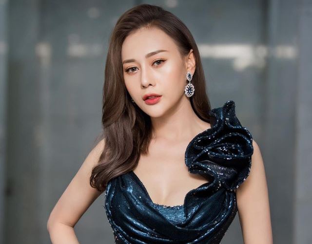 Loạt ảnh mặt mộc phơi bày nhan sắc thật của 'vợ' Mạnh Trường Hương vị tình thân Loạt ảnh mặt mộc phơi bày nhan sắc thật của 'vợ' Mạnh Trường Hương vị tình thân