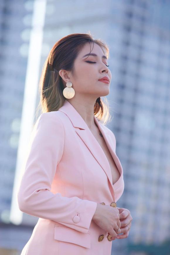 MC Hoàng Linh là gương mặt quen thuộc gắn bó nhiều năm với chương trình 'Chúng tôi là chiến sĩ'. Ảnh FBNV MC Hoàng Linh là gương mặt quen thuộc gắn bó nhiều năm với chương trình 'Chúng tôi là chiến sĩ'. Ảnh FBNV