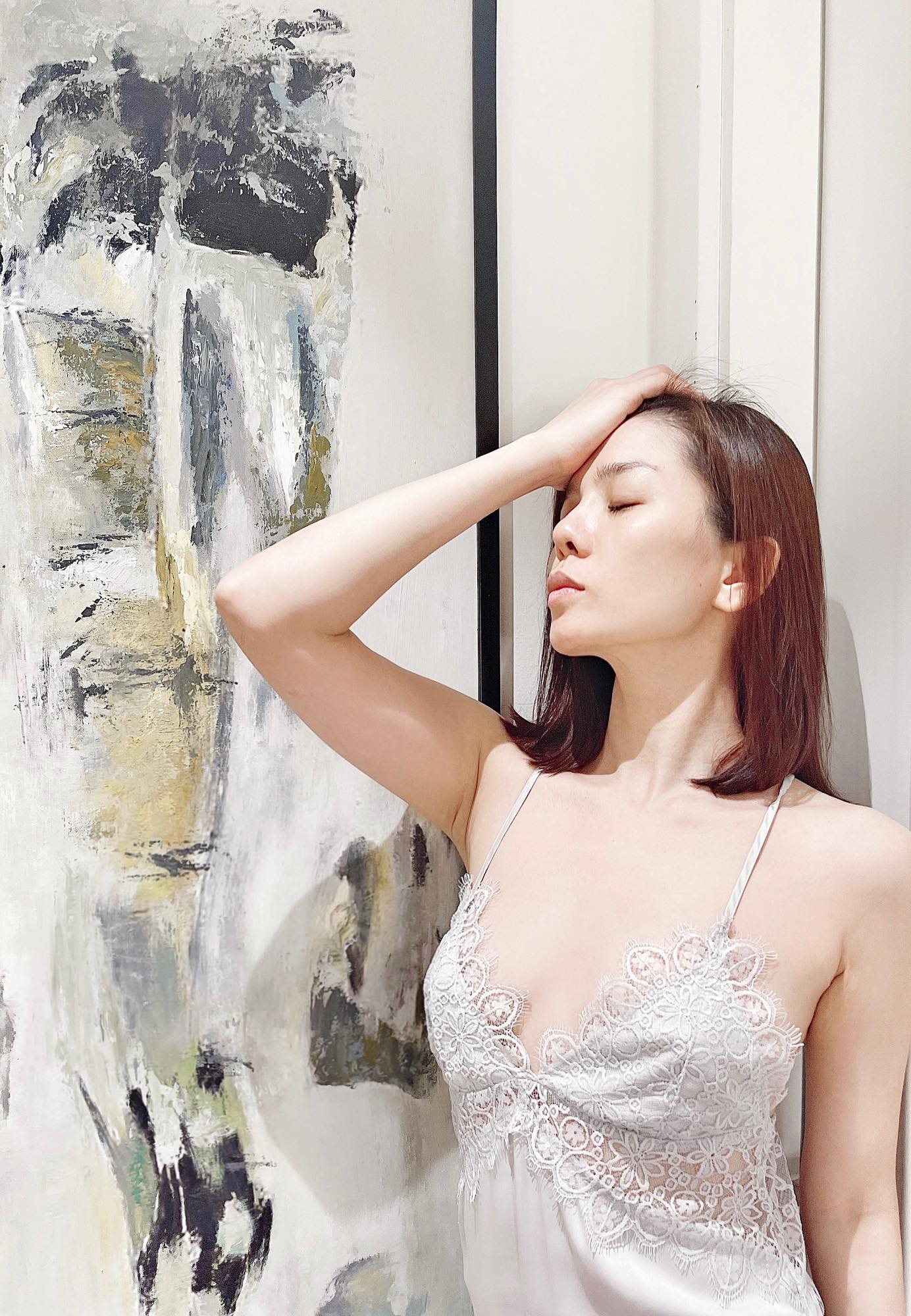 Lệ Quyên thường xuyên khoe sắc vóc gợi cảm khiến cư dân mạng ngỡ ngàng. Ảnh FBNV