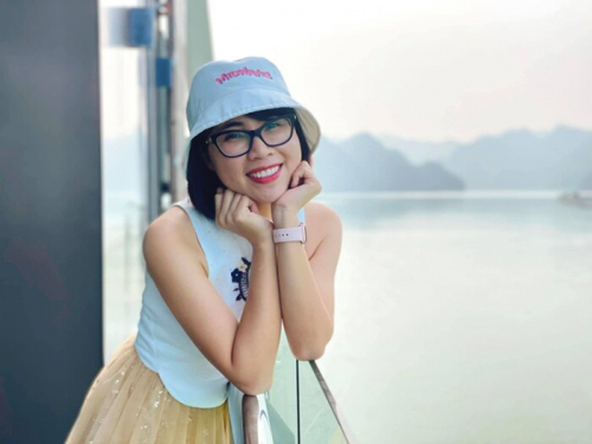 Youtuber Thơ Nguyễn để lộ khối tài sản kếch xù, cả 'núi' sổ đổ xếp chồng lên nhau