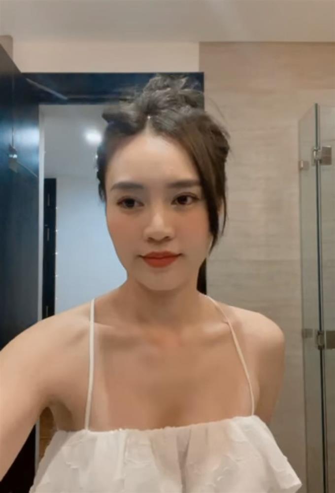 Ninh Dương Lan Ngọc ngày càng gầy guộc khiến fan lo lắng. Ảnh internet Ninh Dương Lan Ngọc ngày càng gầy guộc khiến fan lo lắng. Ảnh internet