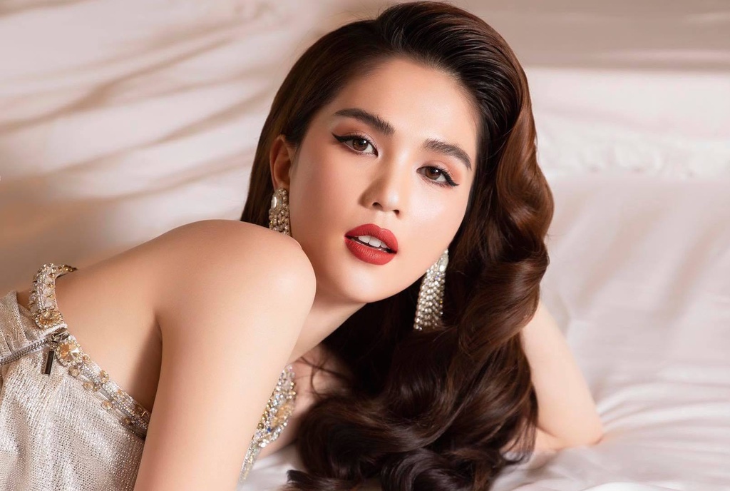 Không phải tỷ phú Hoàng Kiều, Ngọc Trinh công khai 'kiếm tiền' từ người đàn ông từng cho ôm ấp - Ảnh 1 Không phải tỷ phú Hoàng Kiều, Ngọc Trinh công khai 'kiếm tiền' từ người đàn ông từng cho ôm ấp - Ảnh 1