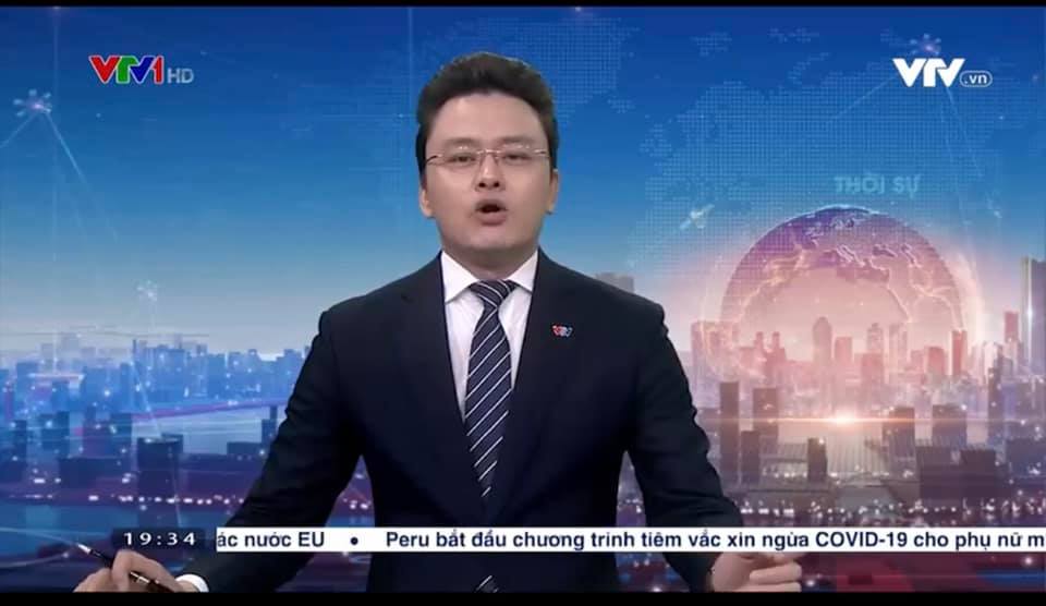 Biểu cảm khó đỡ của BTV Hữu Bằng khi dẫn bản tin Thời sự 19h. Ảnh FBNV Biểu cảm khó đỡ của BTV Hữu Bằng khi dẫn bản tin Thời sự 19h. Ảnh FBNV