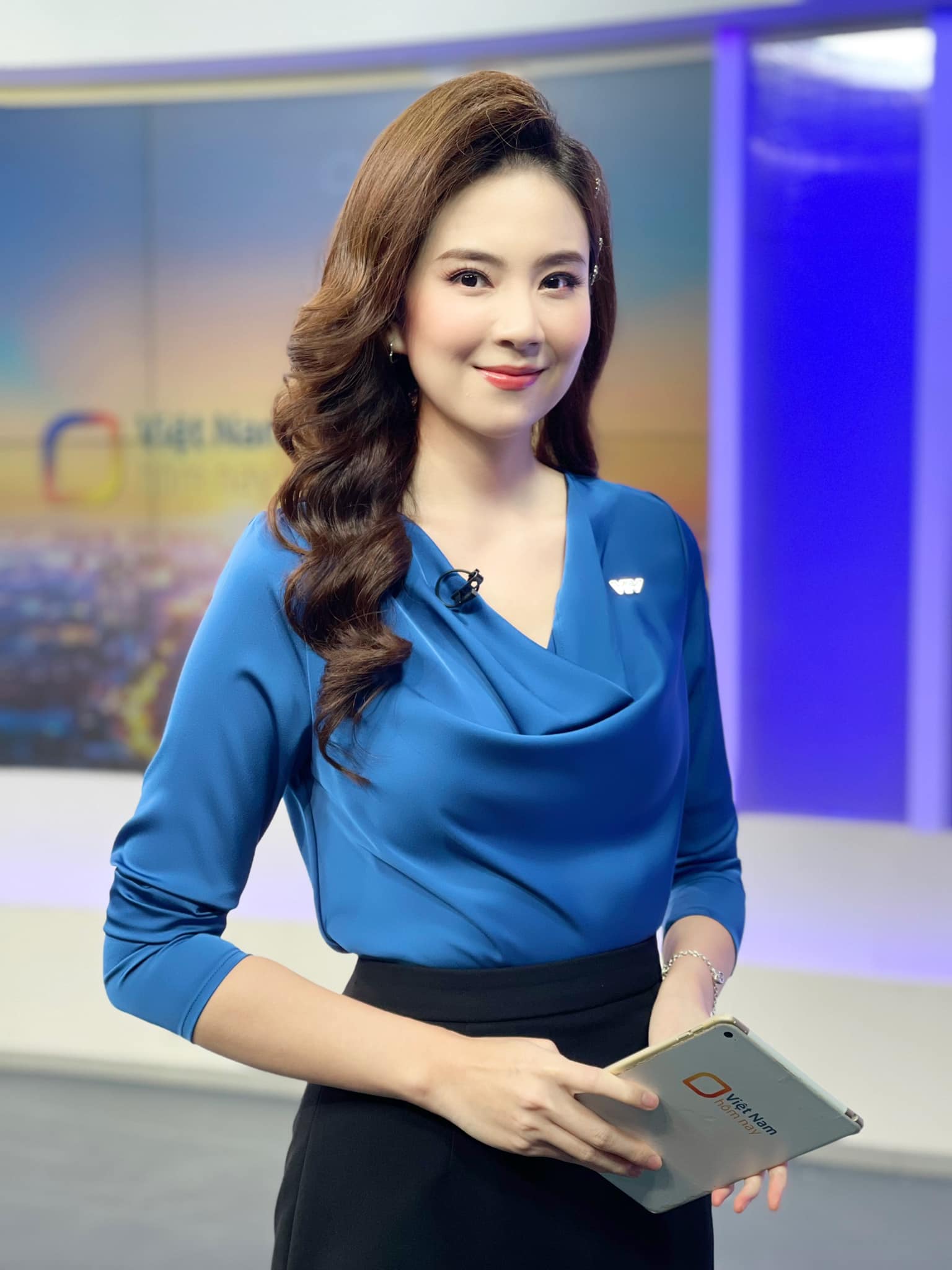 Hình ảnh MC Mai Ngọc kín đáo, lịch sự khi lên sóng. Ảnh FBNV Hình ảnh MC Mai Ngọc kín đáo, lịch sự khi lên sóng. Ảnh FBNV