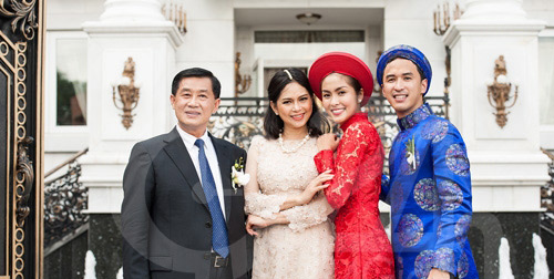 Mẹ chồng Hà Tăng khoe thần thái sang chảnh, đậm khí chất phu nhân bạc tỷ - Ảnh 1 Mẹ chồng Hà Tăng khoe thần thái sang chảnh, đậm khí chất phu nhân bạc tỷ - Ảnh 1