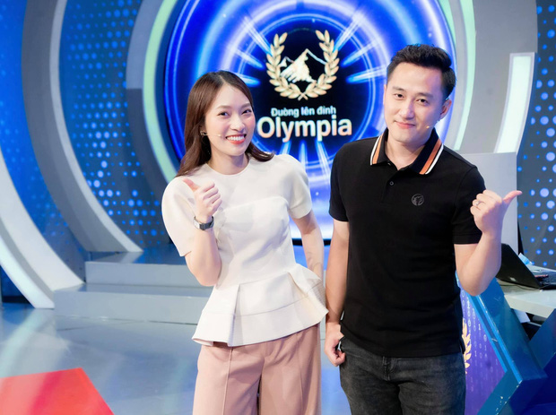 'Hot girl 7 thứ tiếng' Khánh Vy thay thế BTV Diệp Chi 'Đường lên đỉnh Olympia'. Ảnh internet 'Hot girl 7 thứ tiếng' Khánh Vy thay thế BTV Diệp Chi 'Đường lên đỉnh Olympia'. Ảnh internet