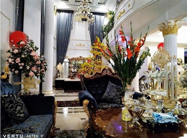 Lộ chi tiết lạ bên trong biệt thự triệu đô của bà Phương Hằng khiến cư dân mạng đồng loạt phản ứng 4 Lộ chi tiết lạ bên trong biệt thự triệu đô của bà Phương Hằng khiến cư dân mạng đồng loạt phản ứng 4