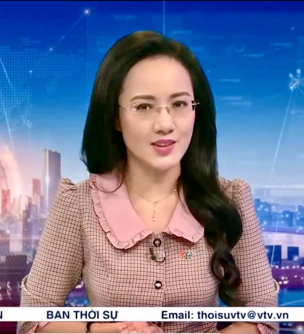 BTV Hoài Anh bị chụp lén khoảnh khắc khó đỡ trên sóng VTV, bất ngờ là phản ứng của CĐM - ảnh 1