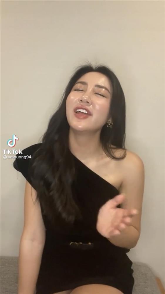 Văn Mai Hương khiến fan phát hoảng khi lộ gương mặt đáng sợ trong clip tại nhà riêng - Ảnh 1 Văn Mai Hương khiến fan phát hoảng khi lộ gương mặt đáng sợ trong clip tại nhà riêng - Ảnh 1
