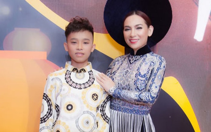 Cố ca sĩ Phi Nhung hết lòng yêu thương Hồ Văn Cường khi còn sinh thời. Ảnh internet