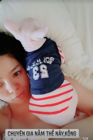 Lệ Quyên lại diện váy ngủ hờ hững trên giường, nói ra nỗi ấm ức bị hiểu lầm khi yêu trai trẻ 2 Lệ Quyên lại diện váy ngủ hờ hững trên giường, nói ra nỗi ấm ức bị hiểu lầm khi yêu trai trẻ 2