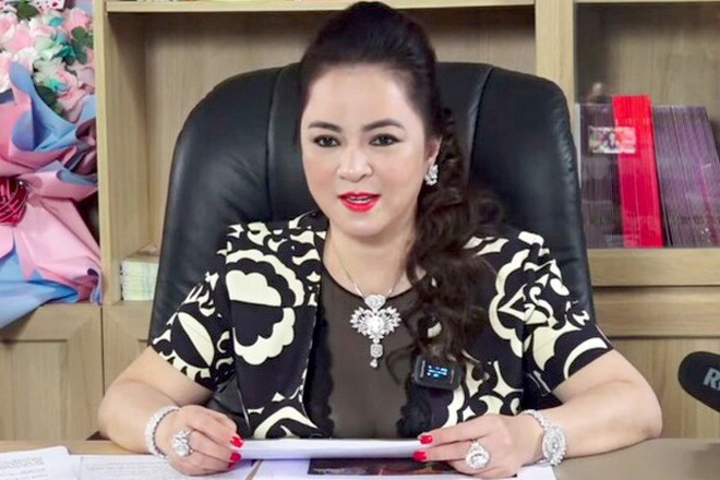 Bà Phương Hằng thản nhiên dẫn người lạ về nhà còn công khai mối quan hệ đặc biệt 2 Bà Phương Hằng thản nhiên dẫn người lạ về nhà còn công khai mối quan hệ đặc biệt 2