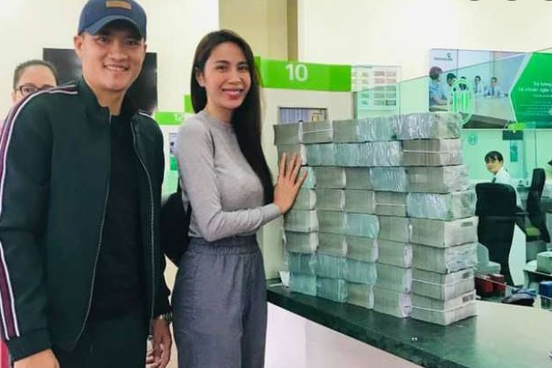 Thông tin mới nhất về tin đồn vợ chồng Thủy Tiên - Công Vinh bị 'bế' lên đồn công an 3 Thông tin mới nhất về tin đồn vợ chồng Thủy Tiên - Công Vinh bị 'bế' lên đồn công an 3