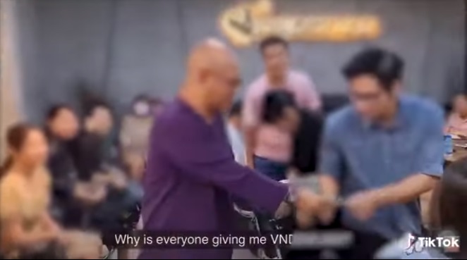 Lộ clip 'ông trùm' Điền Quân 'bội thu' tiền từ thiện hậu bị bà Phương Hằng vạch mặt 3 Lộ clip 'ông trùm' Điền Quân 'bội thu' tiền từ thiện hậu bị bà Phương Hằng vạch mặt 3