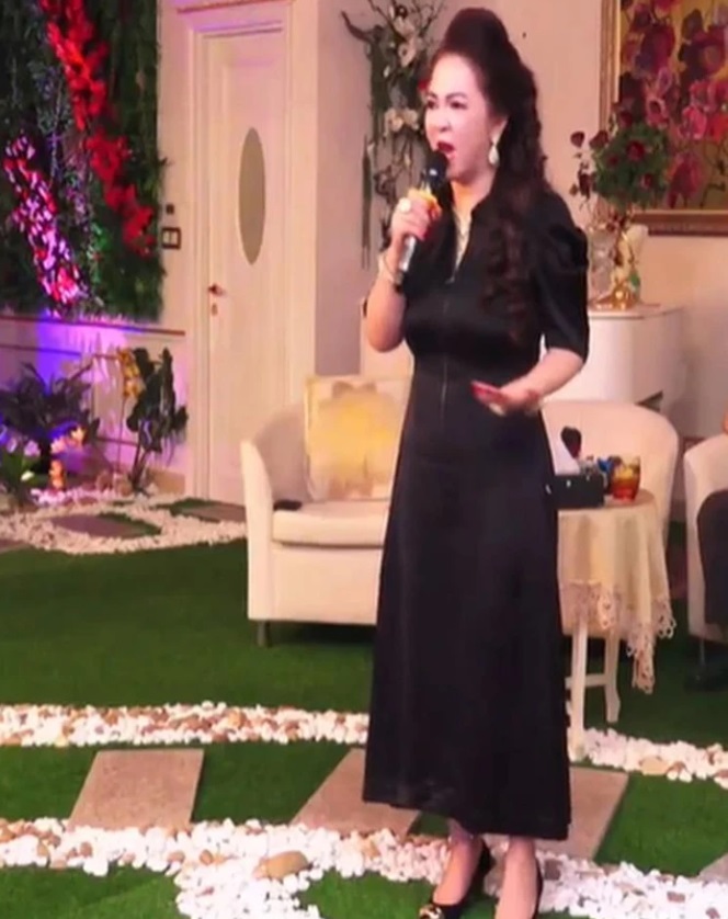 Điều khiến bà Phương Hằng 'đau đầu' trước mỗi giờ lên sóng livestream 7 Điều khiến bà Phương Hằng 'đau đầu' trước mỗi giờ lên sóng livestream 7