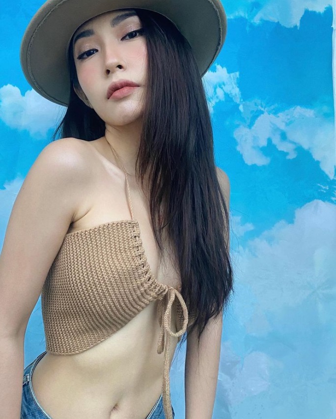 Khổng Tú Quỳnh gây hoang mang vì chiếc áo nude khiến fan 4 người giật mình